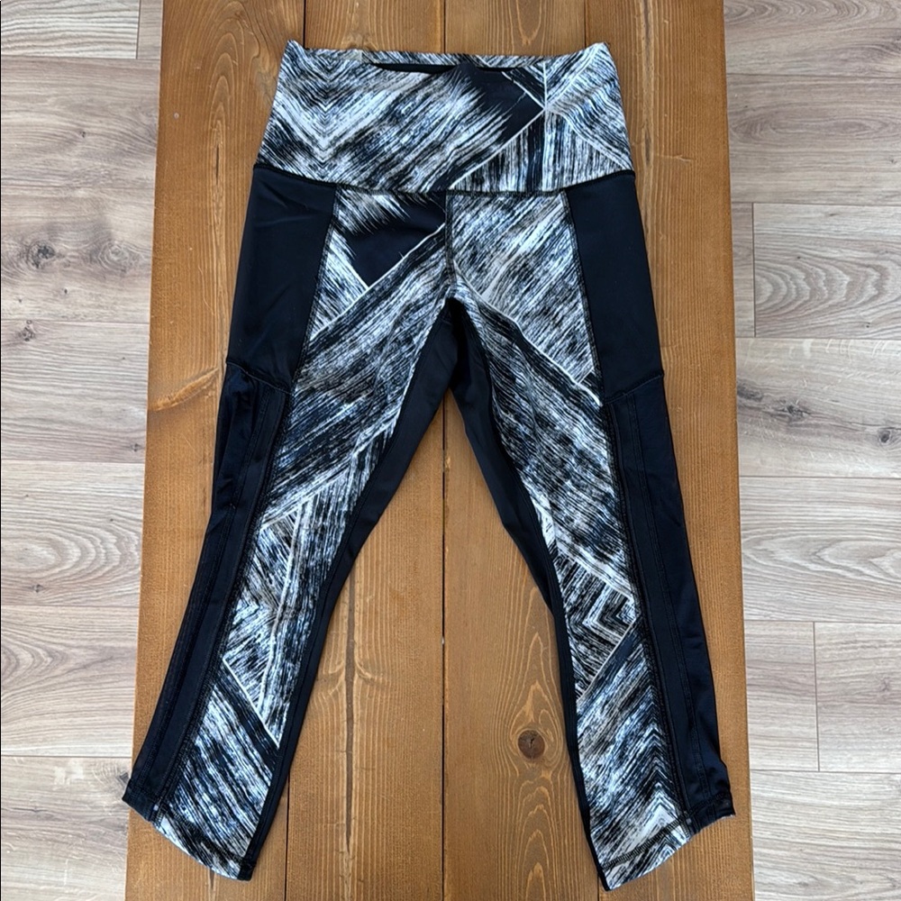LULULEMON size 6 black and White Patterned Leggings